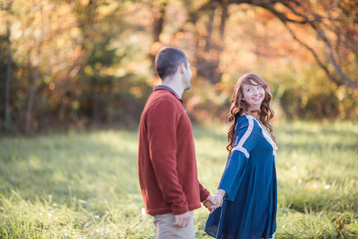 Fall engagement photos in the Tennessee Smoky Mountains by Knoxville wedding photographer 2 Hodges Photography