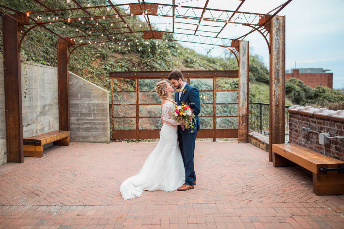 Wedding at The Standard in Knoxville, Tennessee by Knoxville wedding photographers 2 Hodges Photography