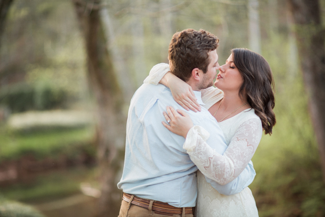 Spring engagement photos at Dara's Garden by Knoxville wedding photographers 2 Hodges Photography