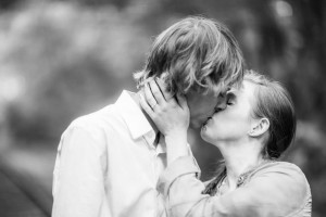 Rachel and Fletcher – Woodsy Engagement Photos at Ijams